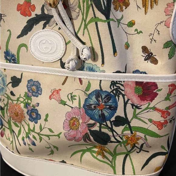 Gucci Vintage Flora White Leather Drawstring Bag-Authenticated - Picture 5 of 15